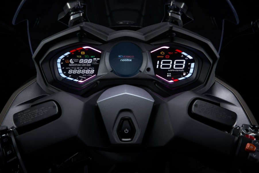 KYMCO-AK-550-ST-2022-13-1200x801.jpg